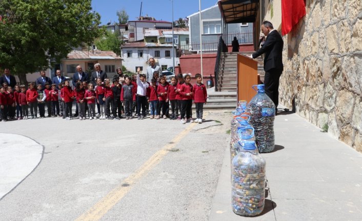 Bayburt'ta öğrenciler 450 kilogram atık pili geri dönüşüme kazandırdı