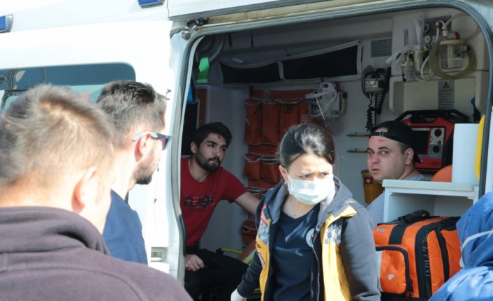 Bolu'da dereye düşen otomobildeki 2 kişi yaralandı