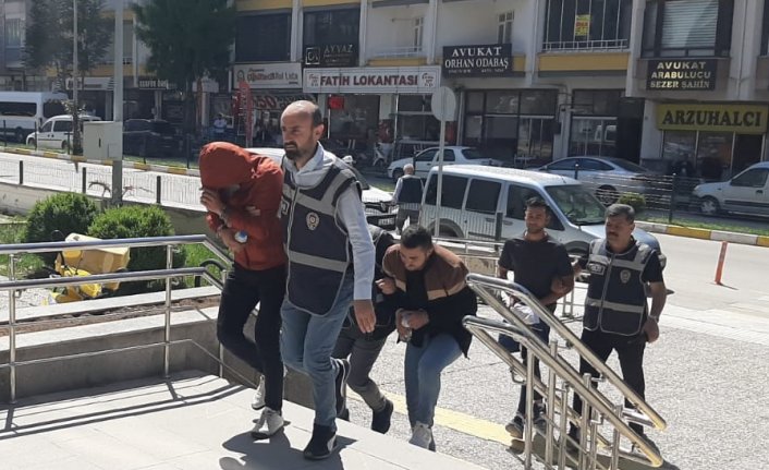Çorum'da hırsızlık yaptıkları iddiasıyla 2 kişi tutuklandı
