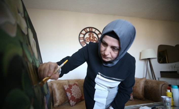 İlknur hemşire Kovid-19 salgını sürecinde stresi resimle yendi