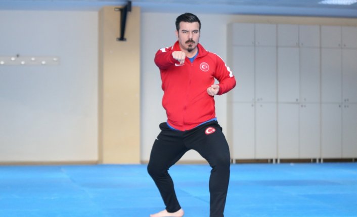 İşitme engelli karateci Sabri Kıroğlu, kazandığı olimpiyat madalyalarının gururunu yaşıyor: