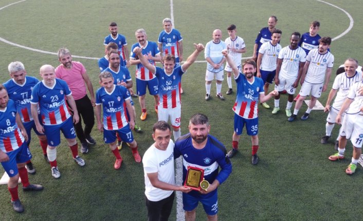 Karabük Demirspor'da 17 yıl oynayan Gergen, jübile maçıyla futbolu bıraktı