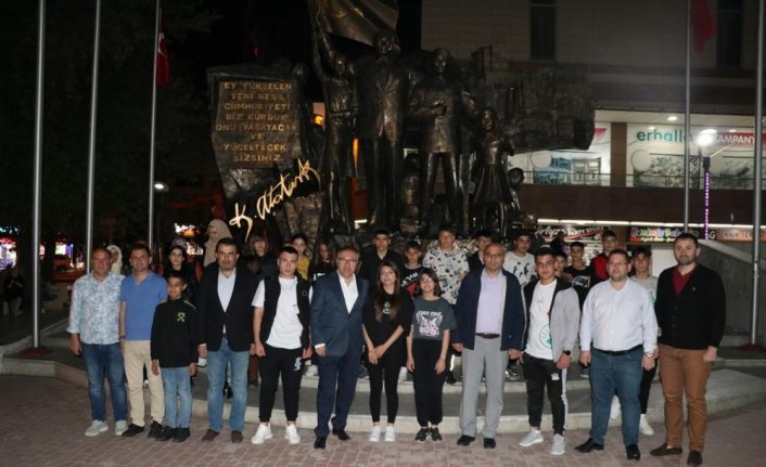 Karabük'te yurtlarda kalan 28 çocuk Didim'e tatile gönderildi