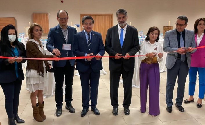 Karabük'teki sempozyumda deri, 