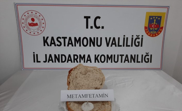 Kastamonu'da ekmeğin içinde uyuşturucu taşıyan kişi gözaltına alındı