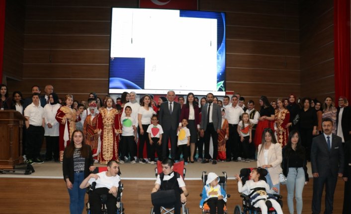 Kastamonu'da özel öğrenciler sahne aldı
