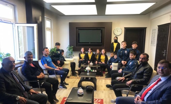 Kavak'ta başarılı sporculardan Kaymakam Saygılı'ya ziyaret