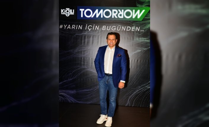 Kiğılı dünyanın ilk holografik NFT defilesini düzenledi