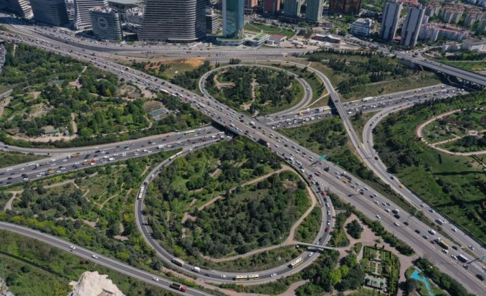 Otoyol kavşağındaki ilk ve tek botanik bahçesi ziyaretçilerini bekliyor