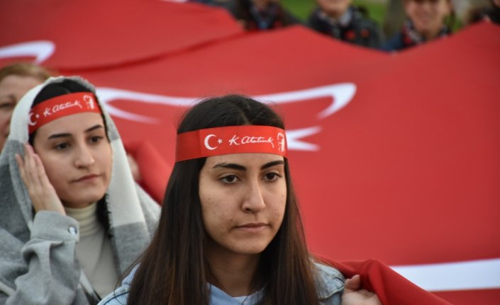 Samsun'da 1919 metrelik Türk bayrağıyla yürüyüş yapıldı