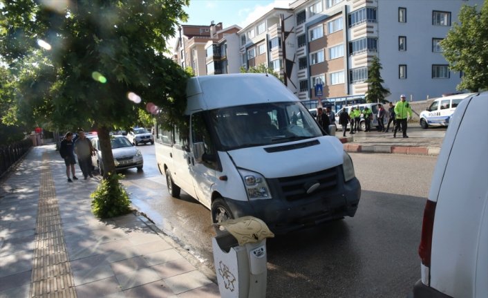 Tokat'ta çekiciye arkadan çarpan servisteki 4 öğrenci yaralandı