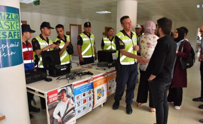 Tokat'ta polis ve jandarma üniversitelilere trafik semineri verdi