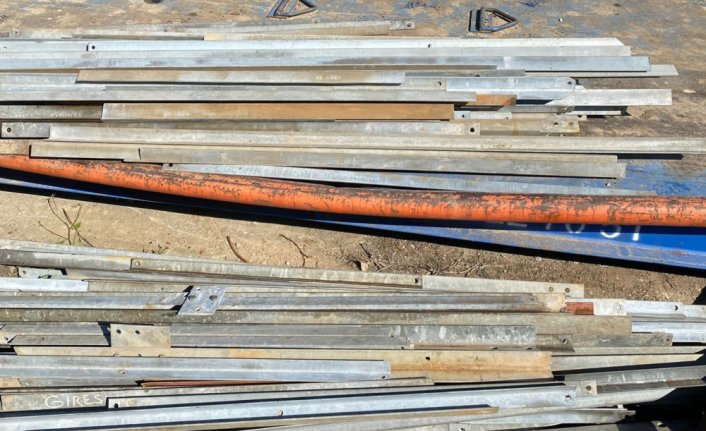 Yüksek gerilim hattı direklerinden parça çalan 2 şüpheli yakalandı