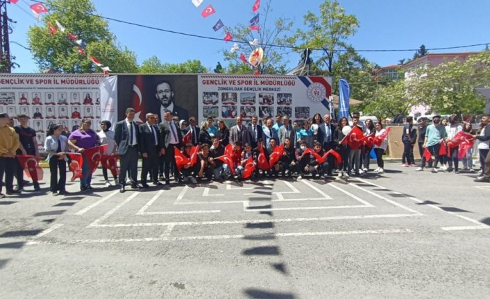 Zonguldak'ta özel eğitim öğrencilerine spor malzemesi dağıtıldı