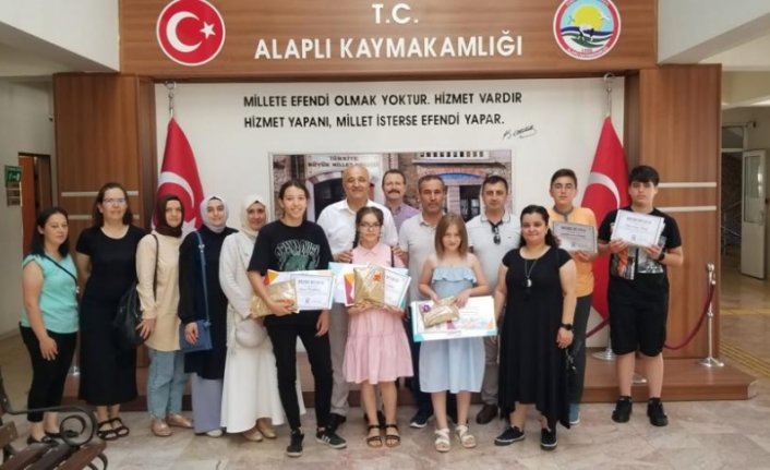 Alaplı'da dereceye giren öğrenciler ödüllendirildi