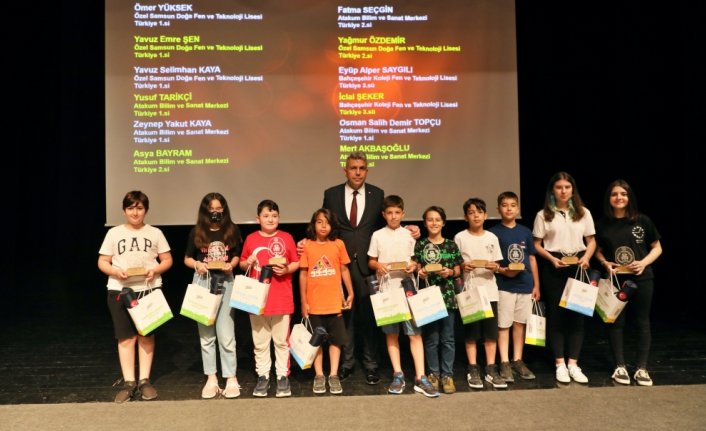 Atakum'da yarışmalarda dereceye giren öğrenciler ödüllendirildi