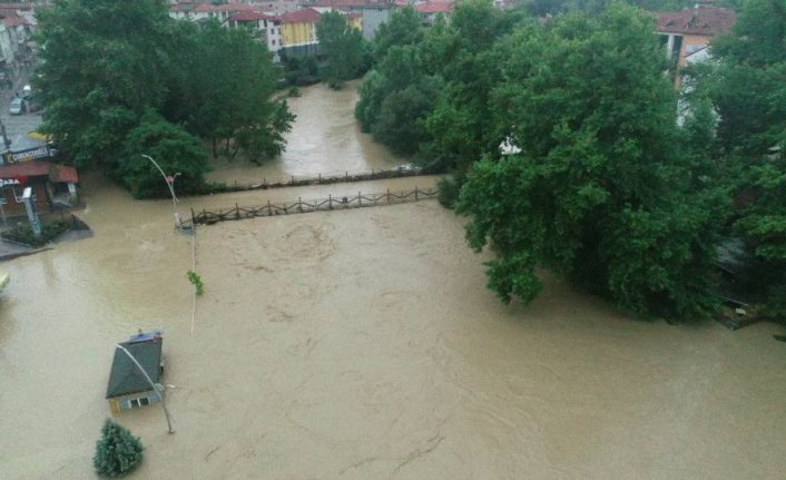 Bartın'da taşkın nedeniyle tarihi Kemerköprü su altında kaldı