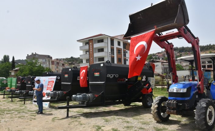 Boyabat ilçesinde çiftçilere makine ve ekipman desteği verildi