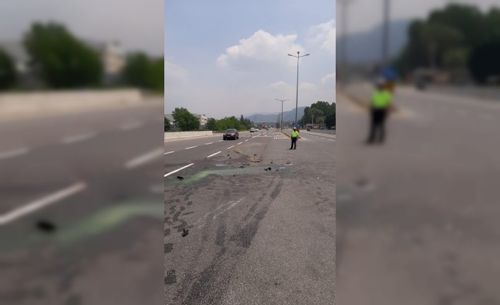 Düzce'de kamyonetle minibüsün çarpıştığı kazada 5 kişi yaralandı