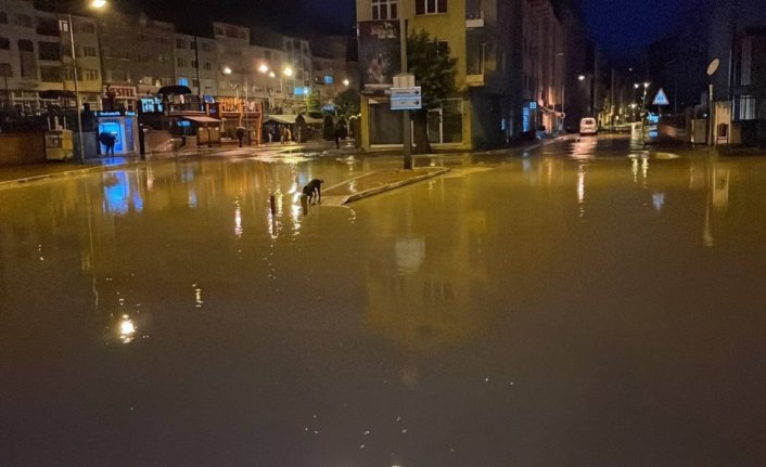 GÜNCELLEME 3 - Karabük'te sağanak hayatı olumsuz etkiledi