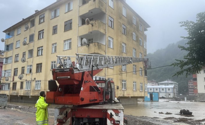 GÜNCELLEME - Kastamonu'da su baskını nedeniyle evlerinde mahsur kalanlar kurtarılıyor
