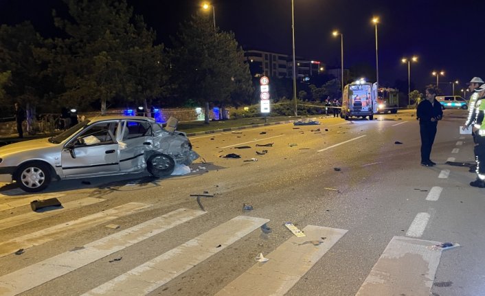 Karabük'te iki otomobil çarpıştı, 2 kişi öldü, 2 kişi yaralandı