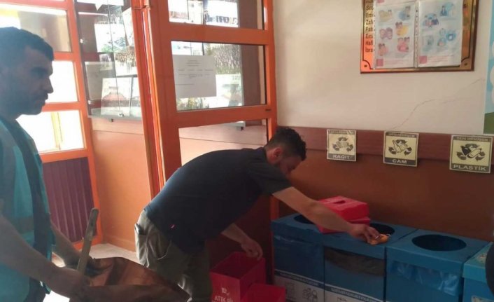 Karabük'te öğrencilerin topladığı 400 kilo atık pil geri dönüşüme kazandırıldı