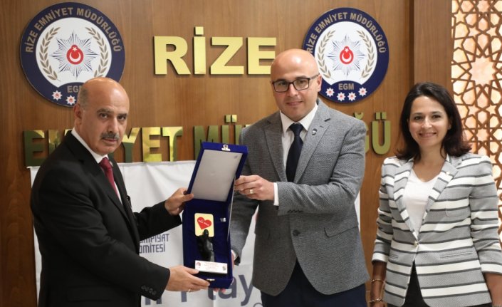 Rize'de görev yapan polis memuru Seçkin Yıldız'a fair-play ödülü
