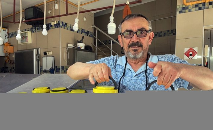 Sinop'ta kışın tuzlanan palamutlar tezgahları süslüyor