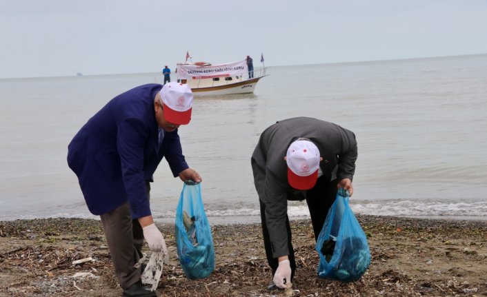 Trabzon'da, Çevre Haftası dolayısıyla sahilde temizlik yapıldı