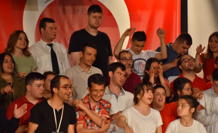 Trabzon'da özel gereksinimli kursiyerler mezuniyet heyecanı yaşadı