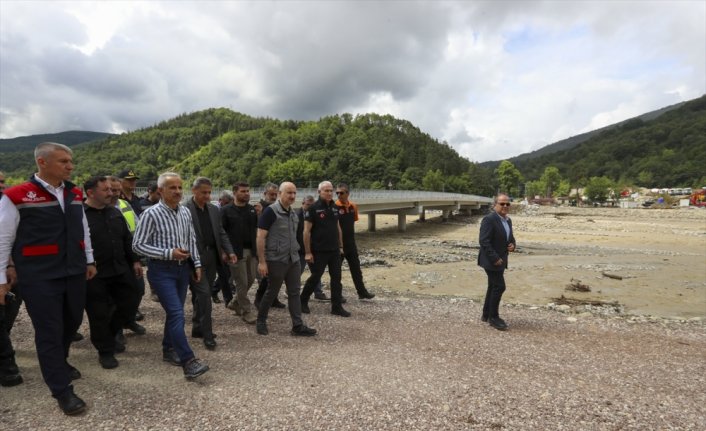 Ulaştırma ve Altyapı Bakanı Karaismailoğlu, selden etkilenen Sinop'ta: