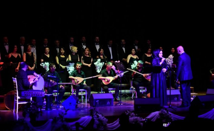 Vezirköprü Müzik ve Sanat Derneği Türk Halk Müziği Korosu'ndan konser