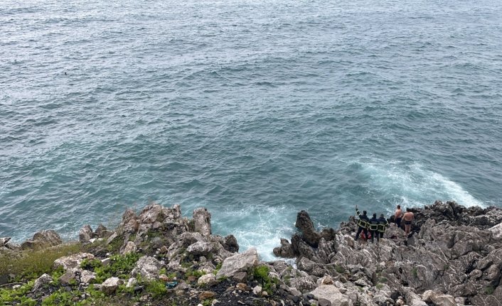 Zonguldak'ta denize düşen genç, Sahil Güvenlik botuyla kurtarıldı
