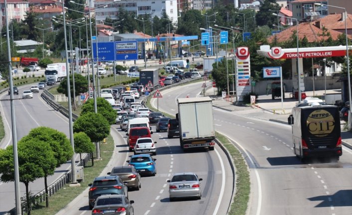 Ankara-Samsun kara yolunda trafik yoğunluğu yaşanıyor