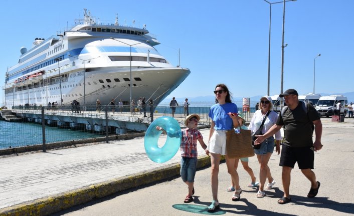 Astoria Grande kruvaziyeri 320 yolcusuyla ikinci kez Sinop'a geldi