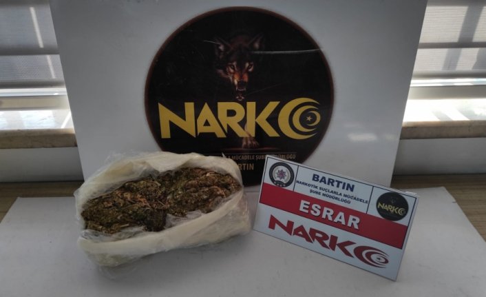 Bartın'da aracında uyuşturucuyla yakalanan polis memuru tutuklandı