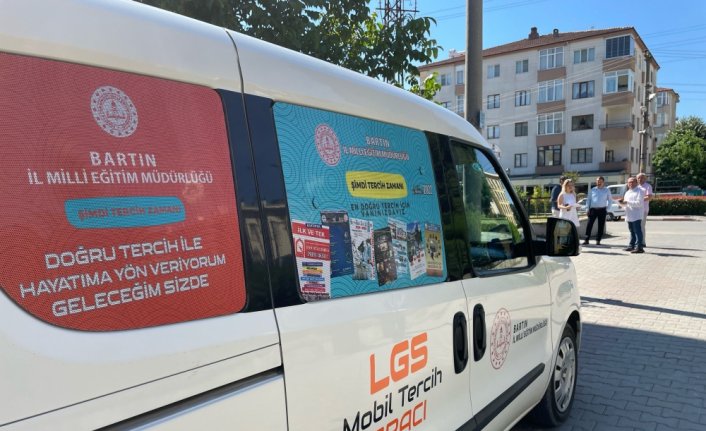 Bartın'da sel mağduru öğrenciler LGS tercihlerini mobil araçta yapıyor