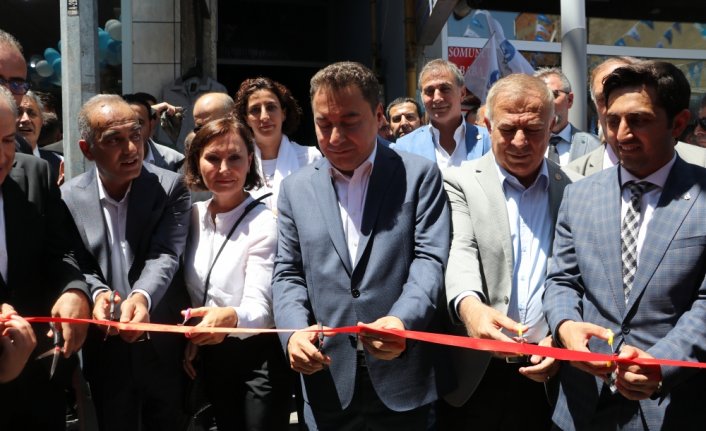 DEVA Partisi Genel Başkanı Babacan, Bayburt'ta ziyaretlerde bulundu