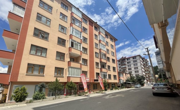 Kastamonu'da binanın 6'ncı katından düşen öğretmen hayatını kaybetti