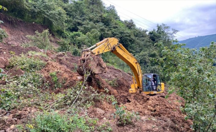 Ordu'da heyelan nedeniyle kapanan yol ulaşıma açıldı