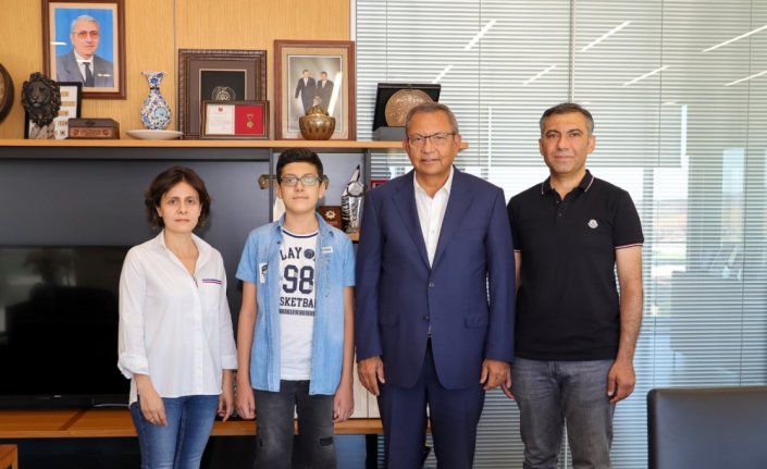 Özel Kipaş Ortaokulu, LGS'de tam puan alan öğrencisini ödüllendirildi