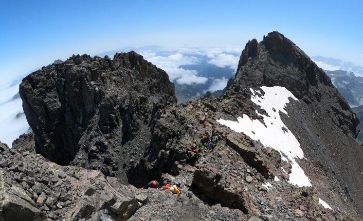 Rize'de 34 dağcı Kaçkar Dağları'na tırmandı