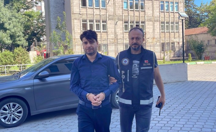 Samsun merkezli FETÖ operasyonunda yakalanan zanlı adliyede