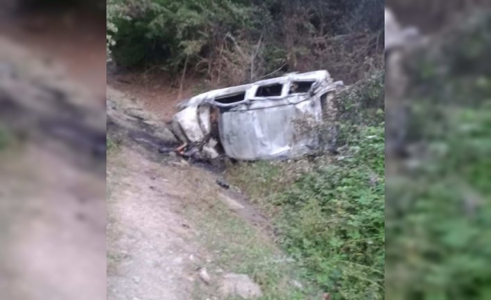 Samsun'da devrildikten sonra alev alan otomobilin sürücüsü hayatını kaybetti