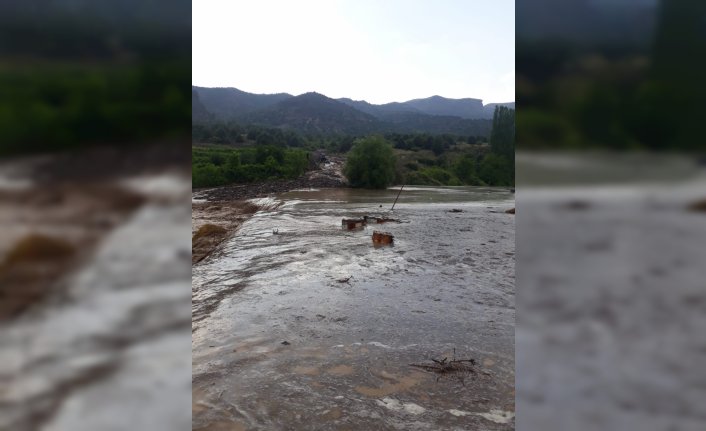 Seben'de kovanların sel sularına kapılmasıyla çok sayıda arı telef oldu