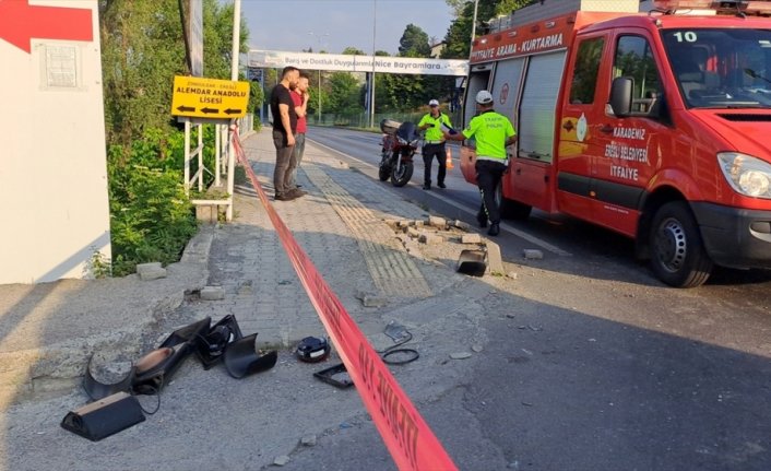 Zonguldak'ta otomobil devrildi, aynı aileden bir kişi öldü, 4 kişi yaralandı