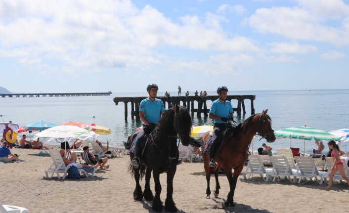 Zonguldak'ta sahiller atlı jandarma timine emanet