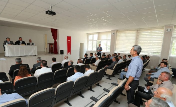 Amasya Valisi Masatlı, Hamamözü'nde muhtarlarla bir araya geldi