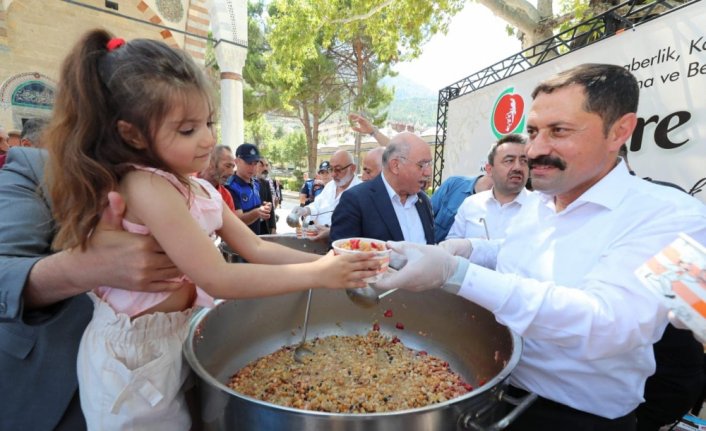 Amasya'da  vatandaşlara aşure dağıtıldı